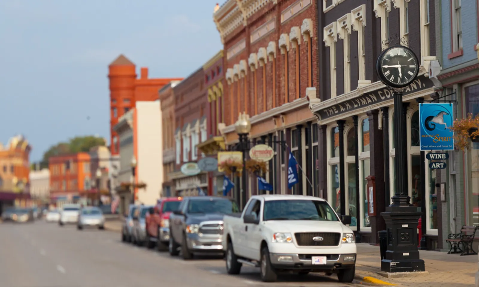 view of city street in Manistee, Michigan 