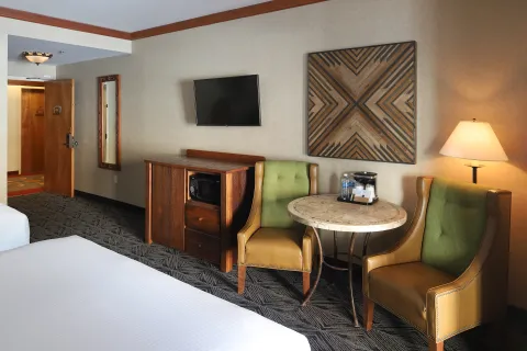 Courtyard Double Queen (non smoking) Seating 