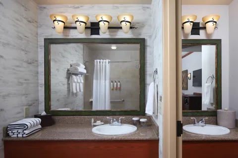 Double Queen (Non Smoking) Bathroom