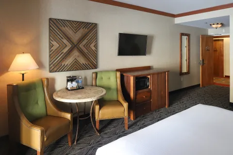 Courtyard King (Non-Smoking) Seating