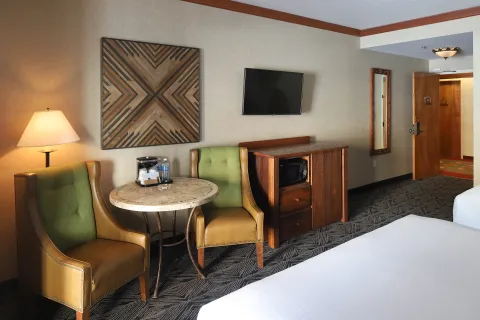 Double Queen (Smoking) Seating